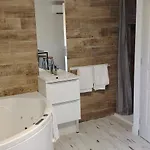 아파트 Cosy Balneo Avec Jardin *