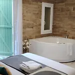 Cosy Balneo Avec Jardin 르발카레스